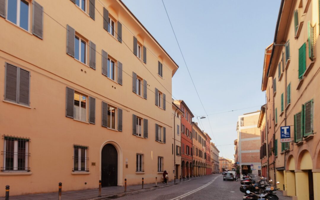Prestigiosa Proprietà in Via Saragozza: Spazio e Versatilità, centro, Bologna